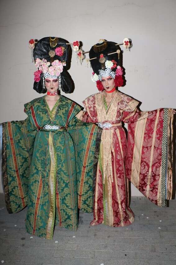 קסניה ונטלי כגיישות // צילום: ניר פקין